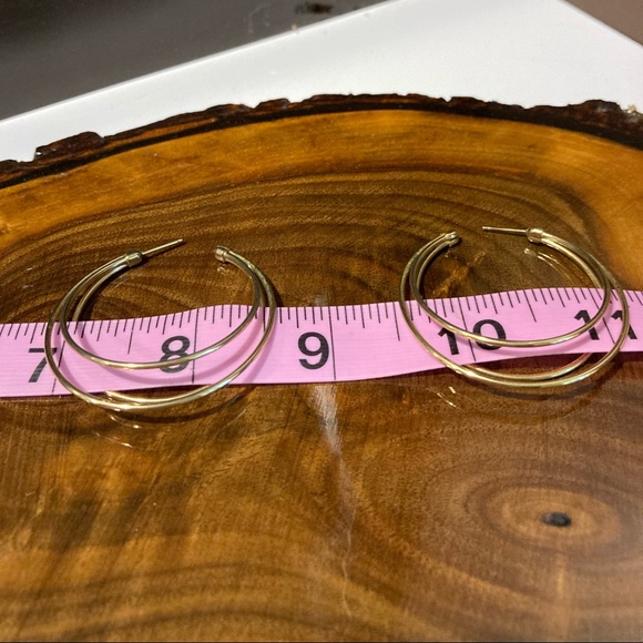 Gold tone pierced hoop earrings - Picture 3 of 5